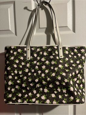 NWOT, NEVER USED, Gorgeous Michael Kors Floral Bag